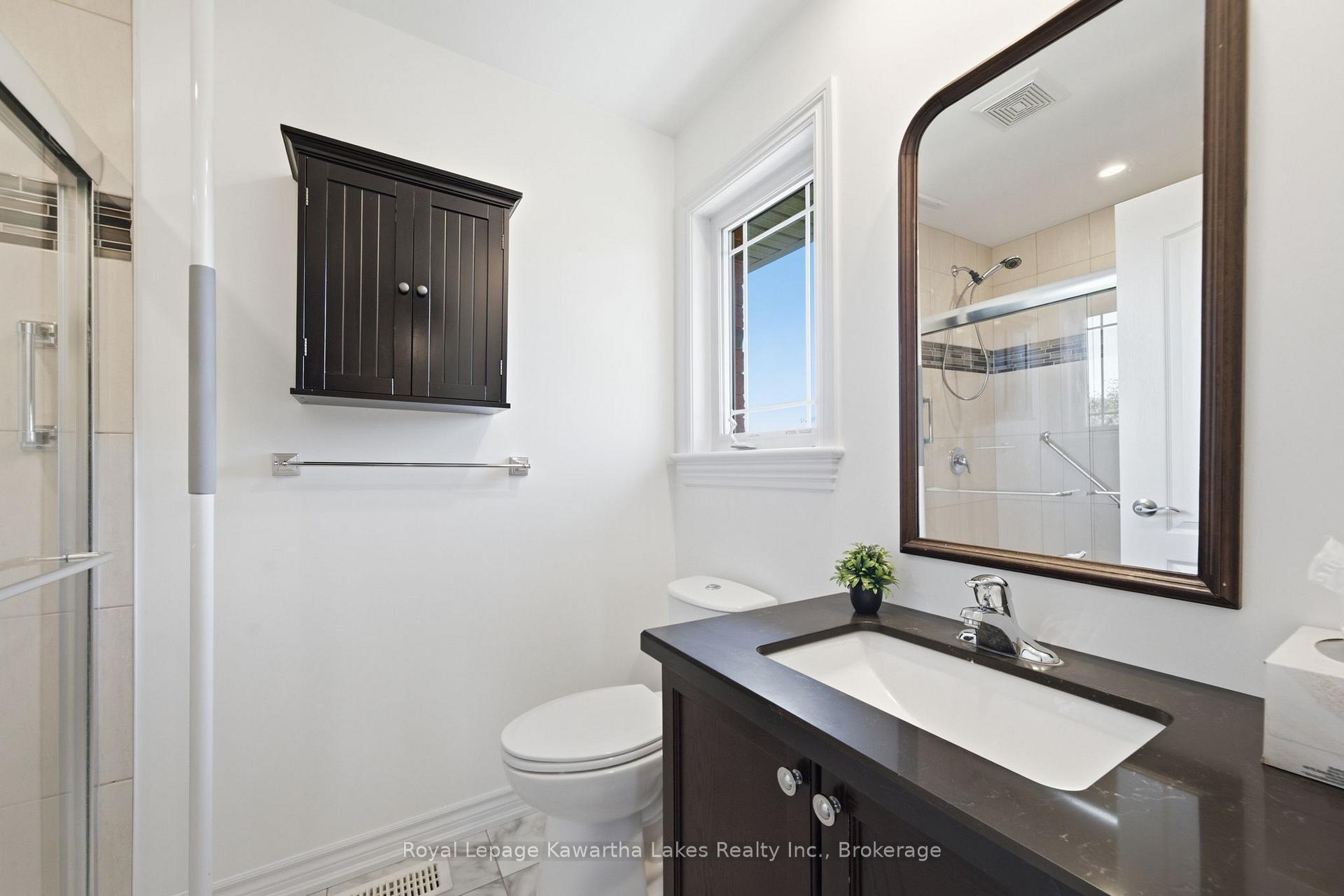 Photo 12 of 25 Barron Boulevard, Kawartha Lakes, Lindsay — HOMEH