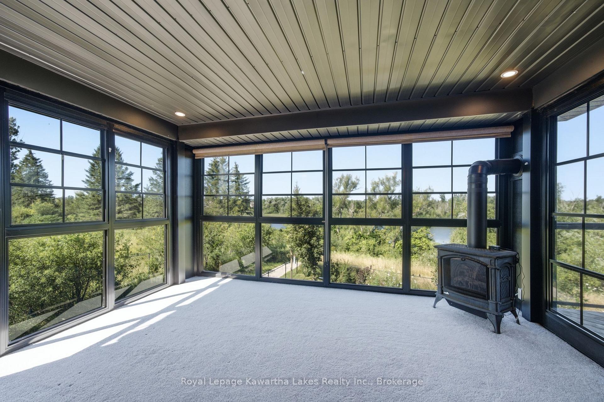 Photo 14 of 25 Barron Boulevard, Kawartha Lakes, Lindsay — HOMEH