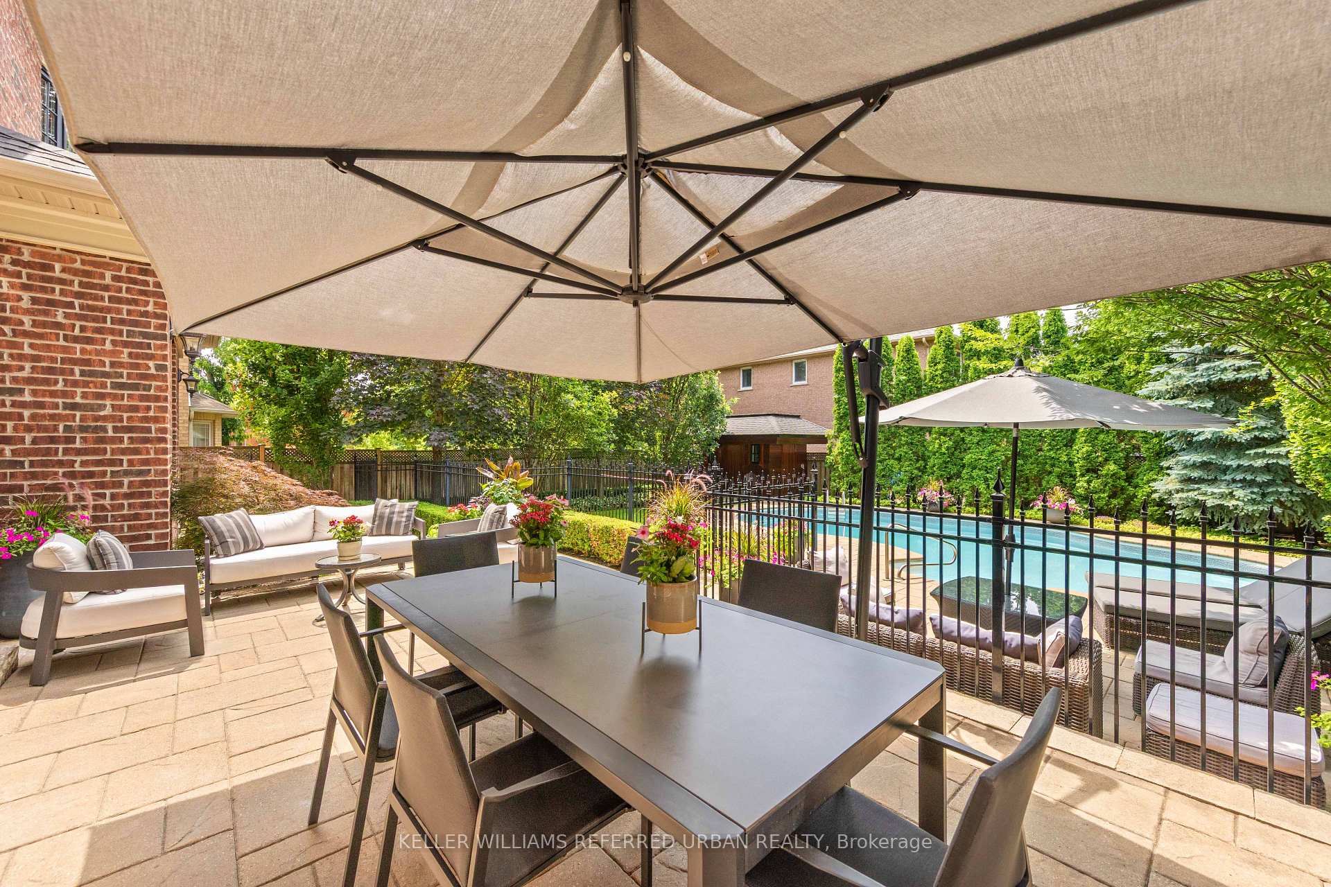 Photo 17 of 4 Community Circle, North York, Willowdale West — HOMEH
