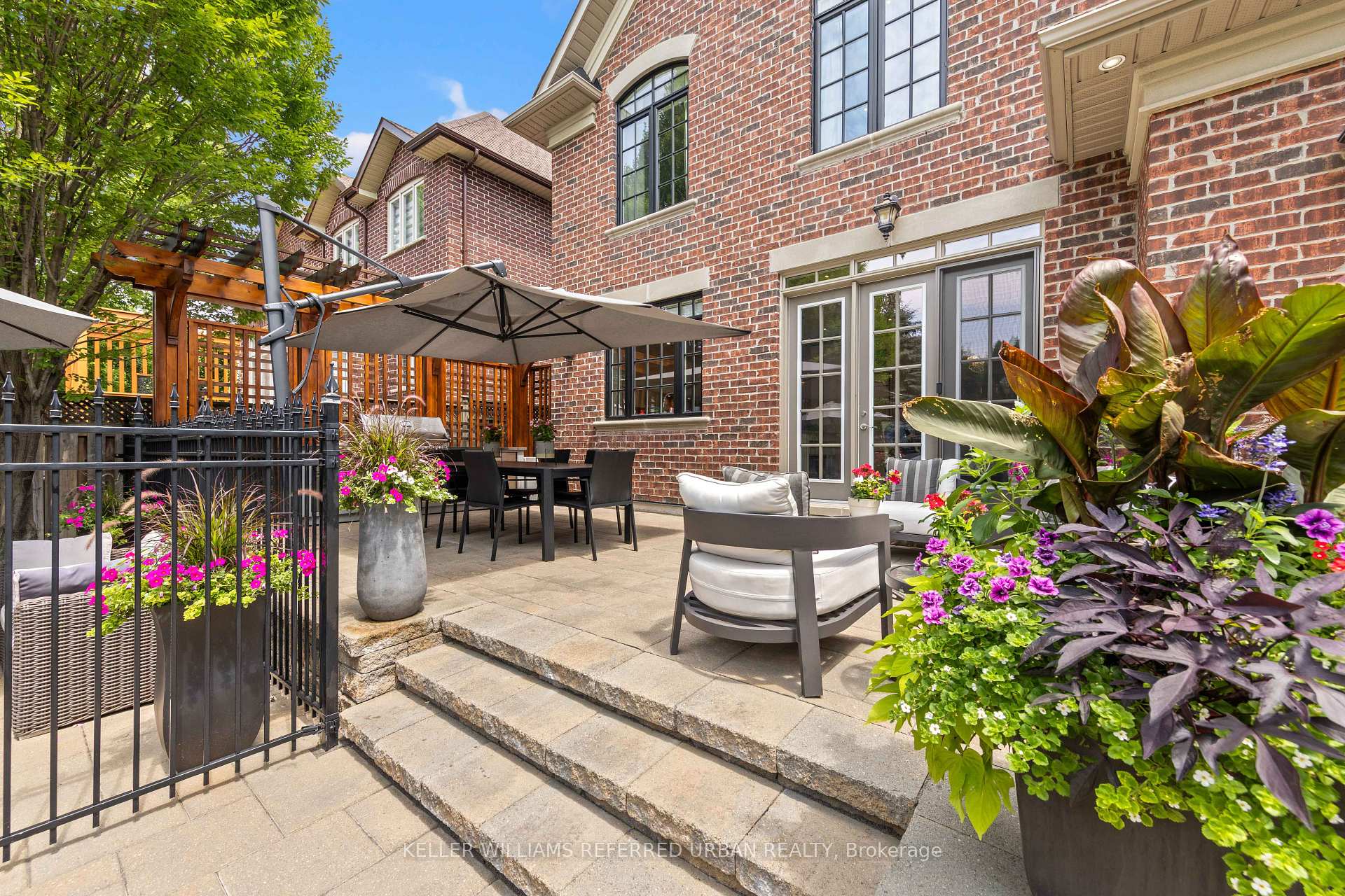 Photo 18 of 4 Community Circle, North York, Willowdale West — HOMEH