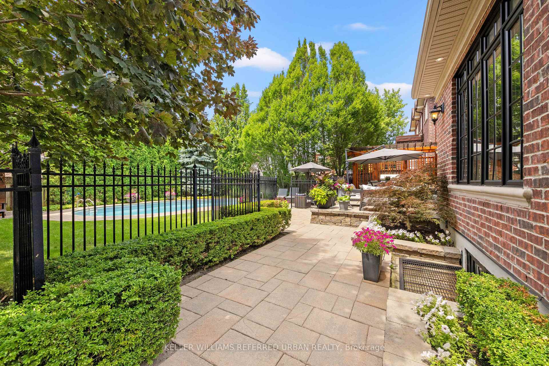 Photo 47 of 4 Community Circle, North York, Willowdale West — HOMEH
