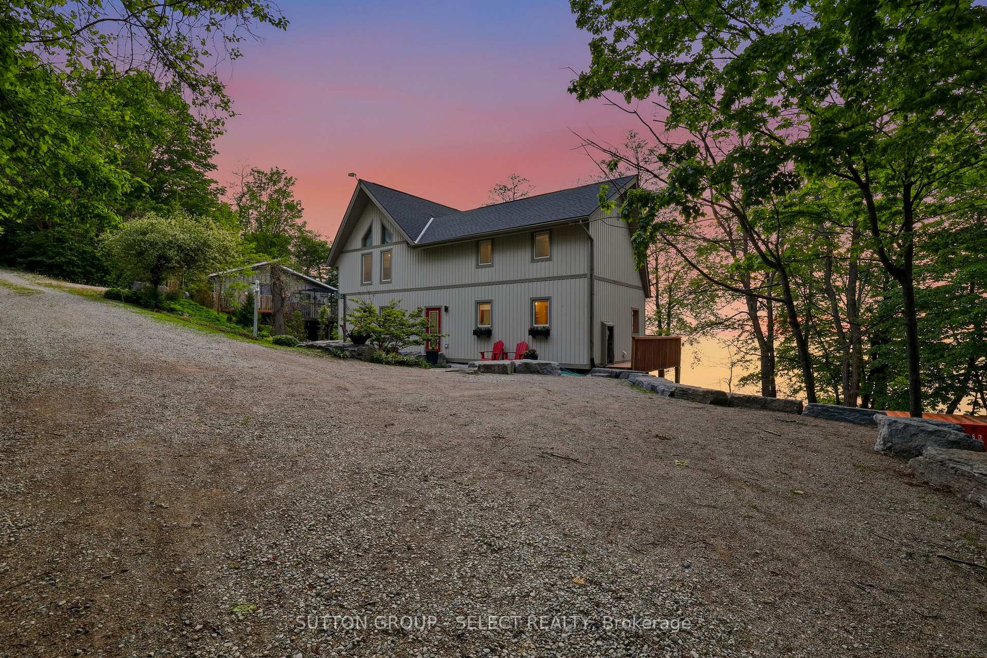 Photo 4 of 5284 Cliff Road, Lambton Shores, Forest — HOMEH