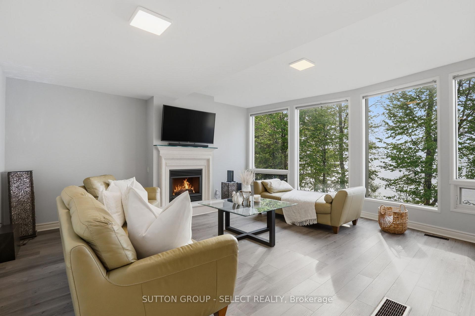 Photo 6 of 5284 Cliff Road, Lambton Shores, Forest — HOMEH