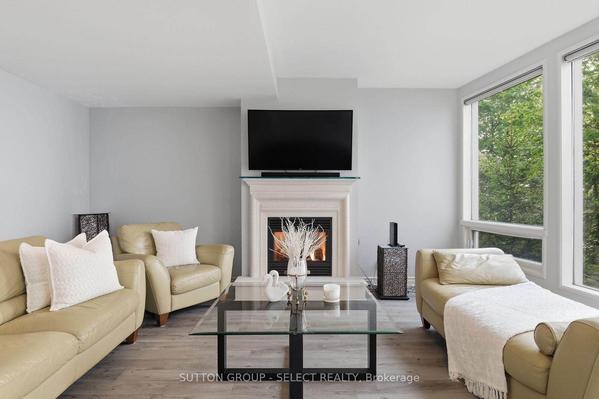Photo 11 of 5284 Cliff Road, Lambton Shores, Forest — HOMEH