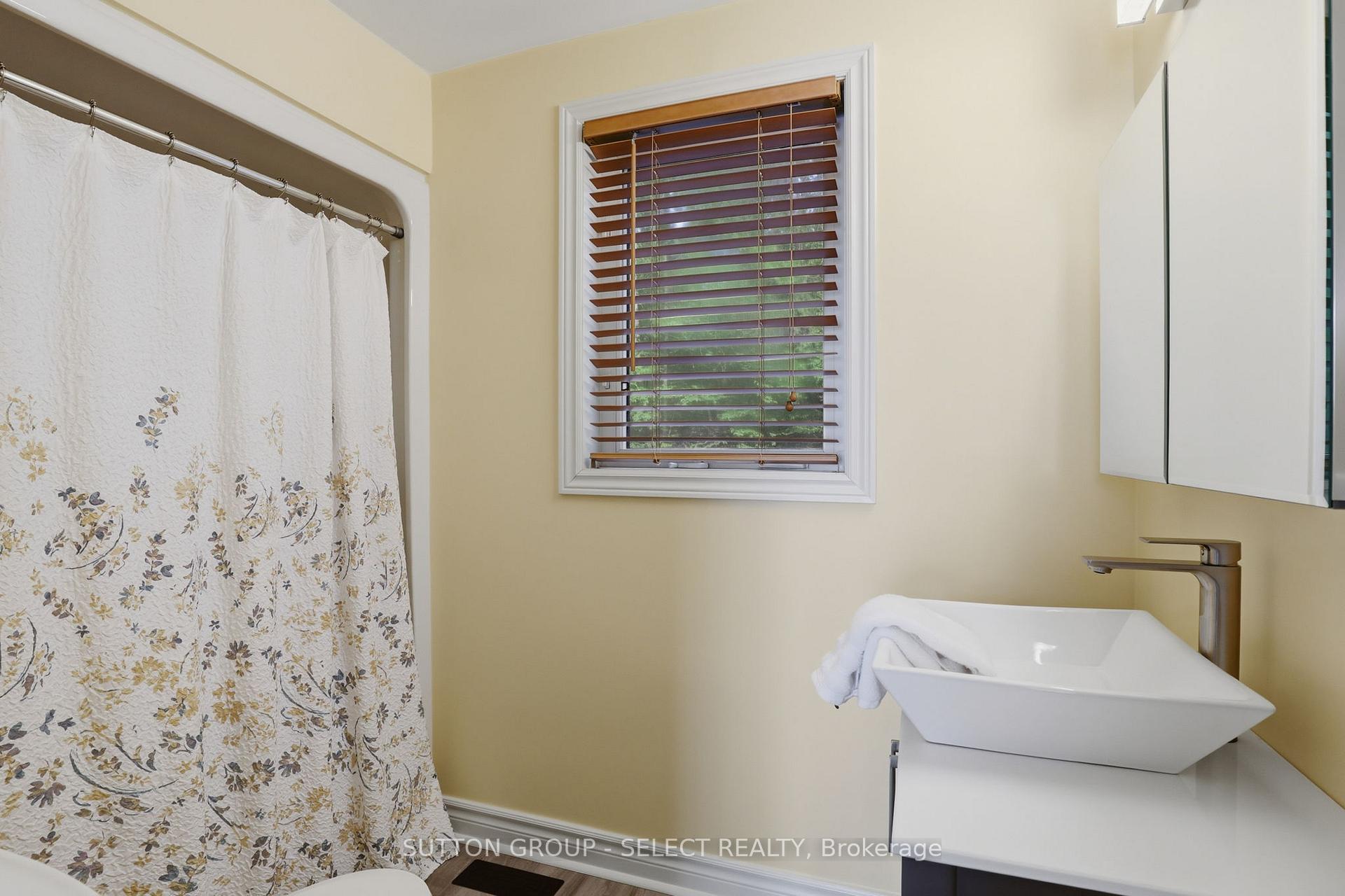 Photo 19 of 5284 Cliff Road, Lambton Shores, Forest — HOMEH