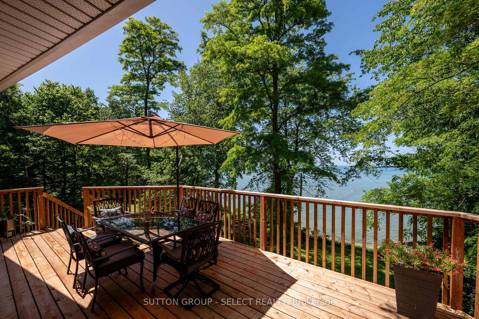 Photo 20 of 5284 Cliff Road, Lambton Shores, Forest — HOMEH