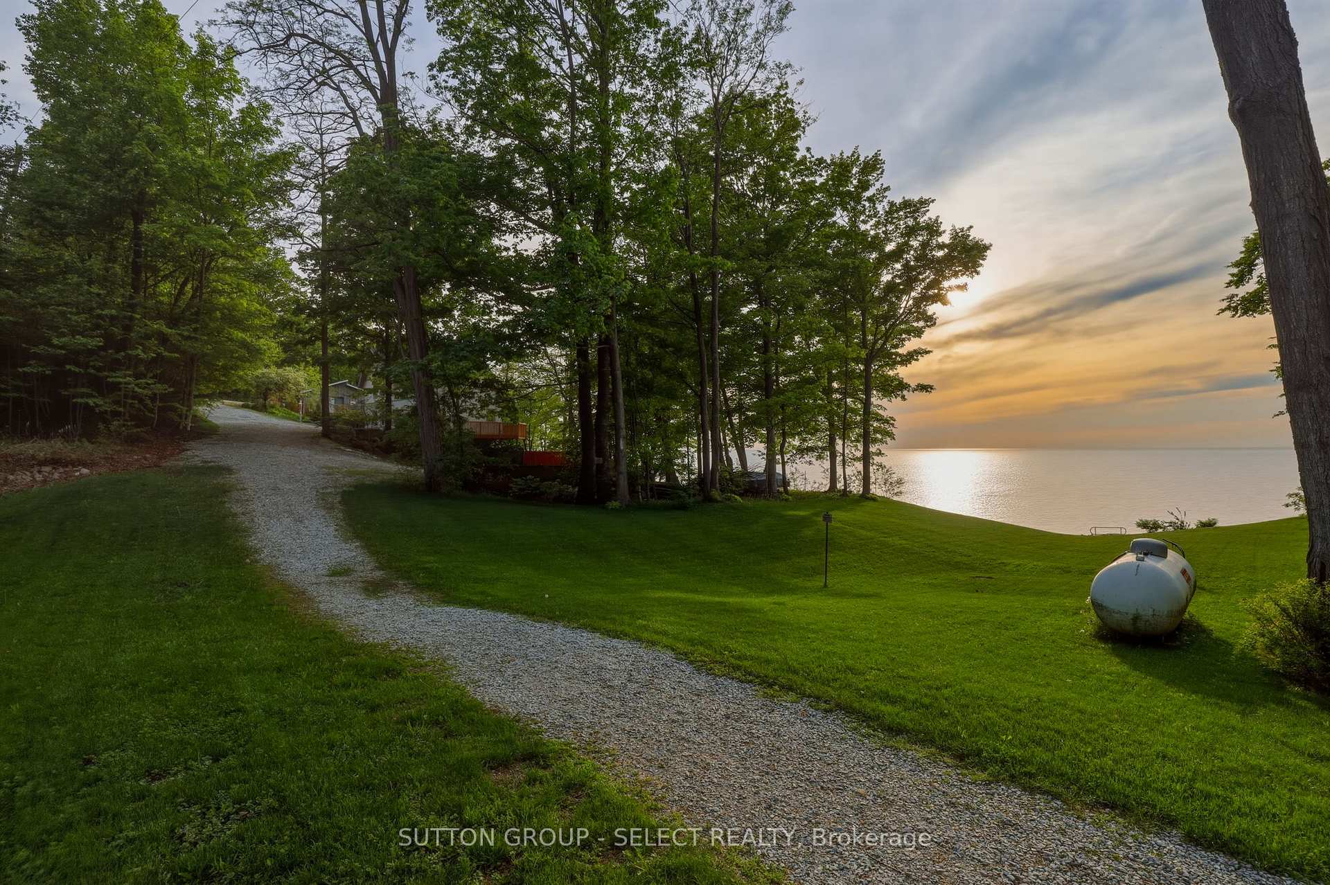 Photo 34 of 5284 Cliff Road, Lambton Shores, Forest — HOMEH