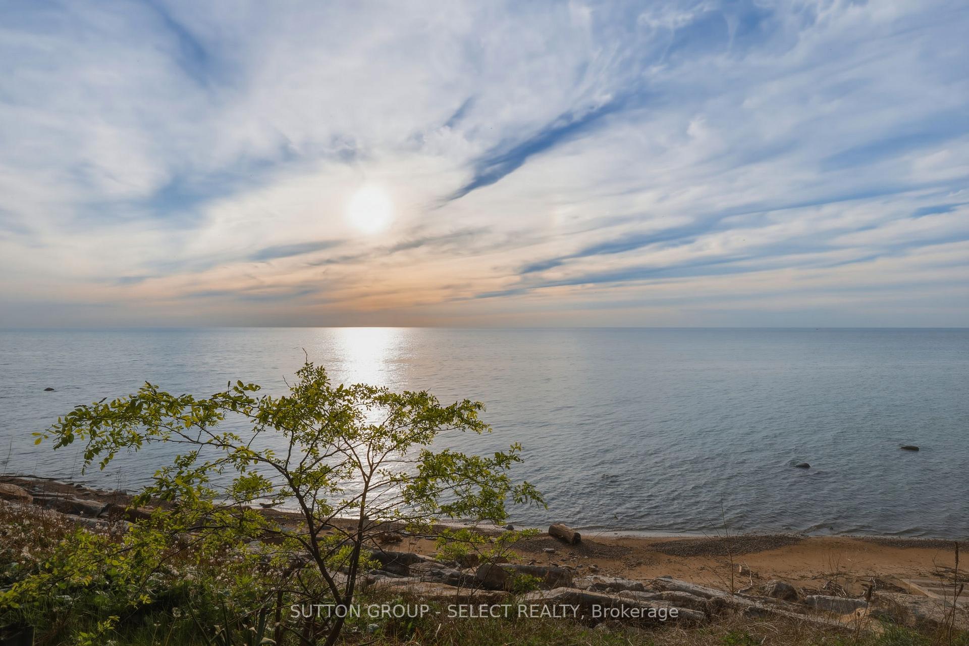 Photo 37 of 5284 Cliff Road, Lambton Shores, Forest — HOMEH