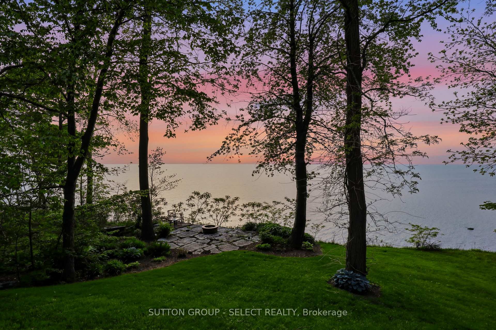Photo 38 of 5284 Cliff Road, Lambton Shores, Forest — HOMEH
