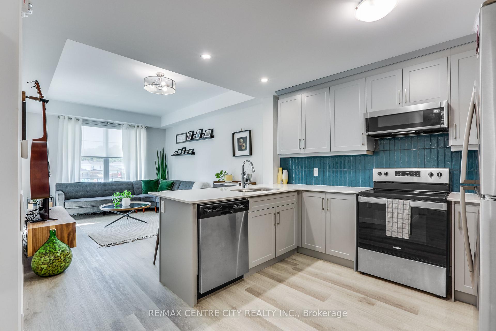 Photo 10 of Unit 206, 100 The Promenade, Central Elgin, Port Stanley — HOMEH