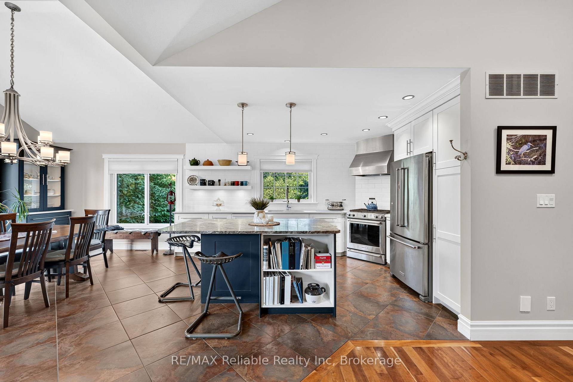Photo 23 of 54 Victoria Street, Bluewater, Bayfield — HOMEH