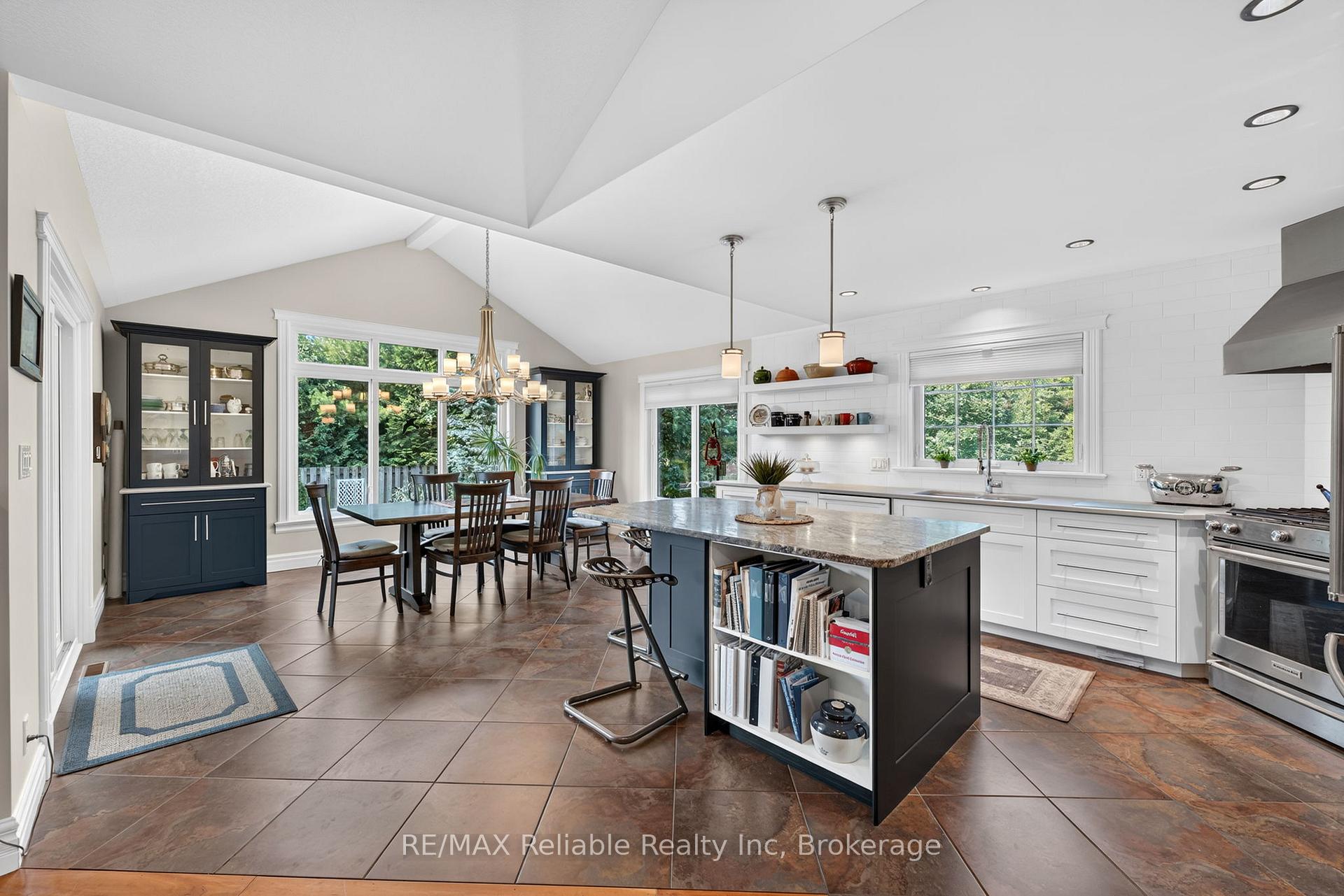 Photo 24 of 54 Victoria Street, Bluewater, Bayfield — HOMEH