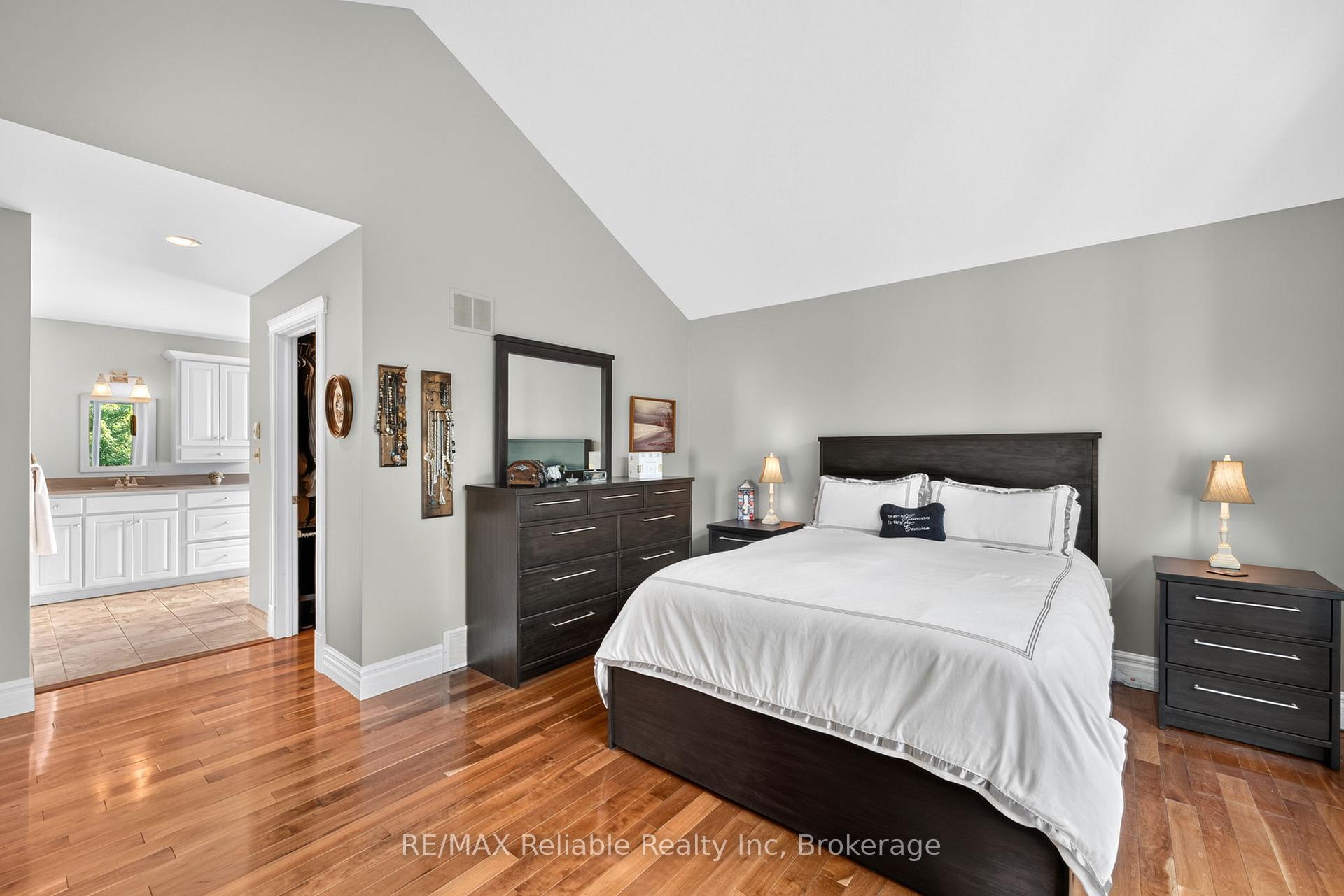 Photo 30 of 54 Victoria Street, Bluewater, Bayfield — HOMEH
