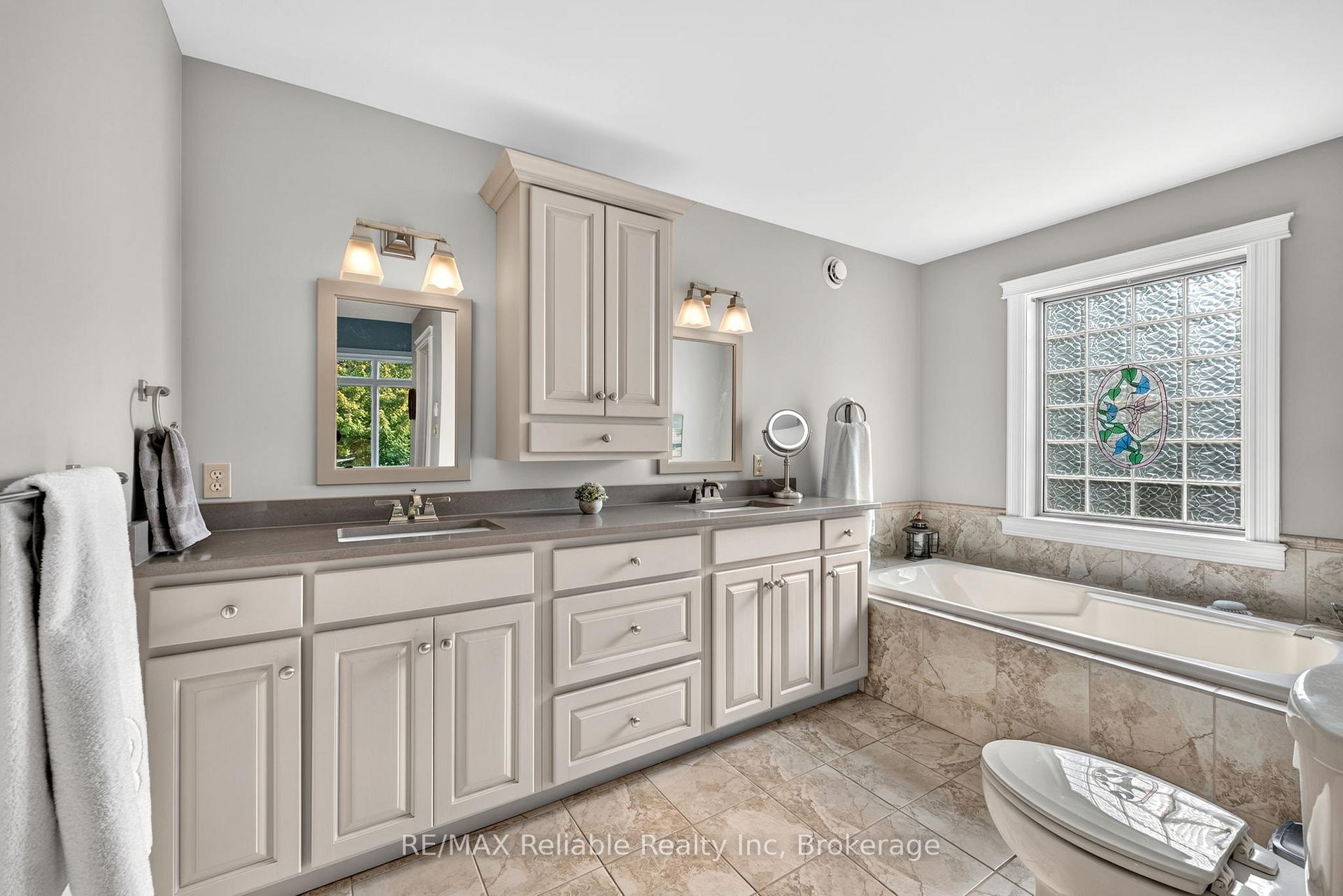 Photo 32 of 54 Victoria Street, Bluewater, Bayfield — HOMEH