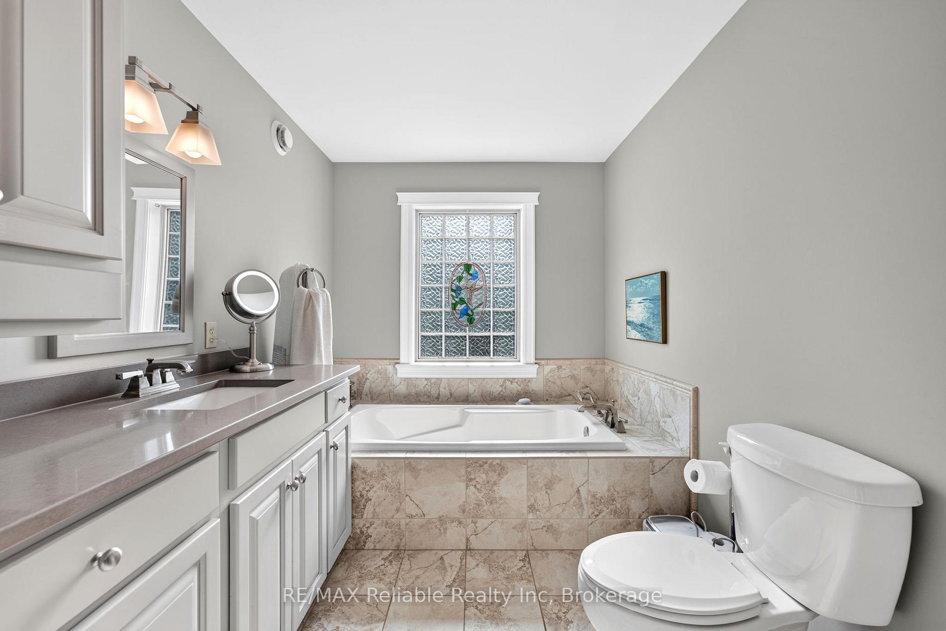 Photo 33 of 54 Victoria Street, Bluewater, Bayfield — HOMEH