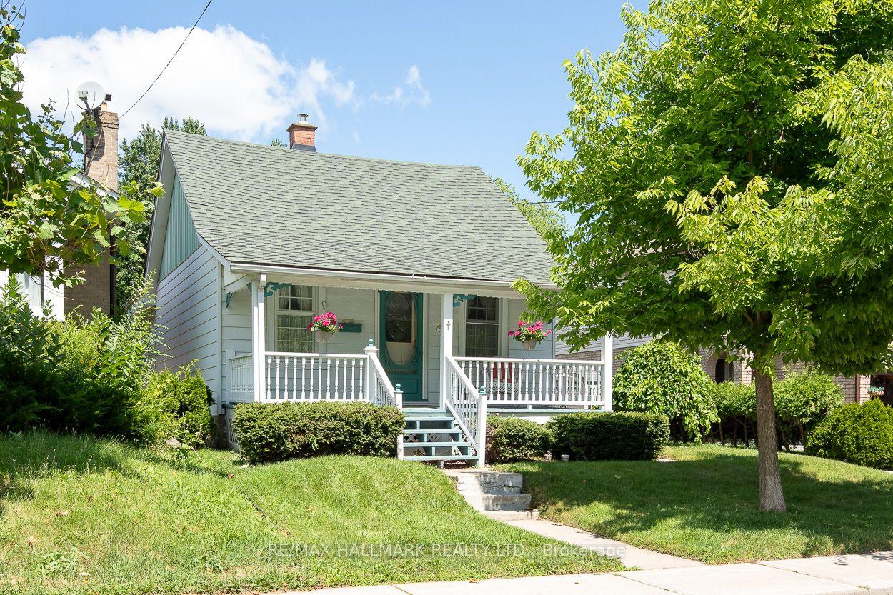 Front of 40 Pinegrove Avenue