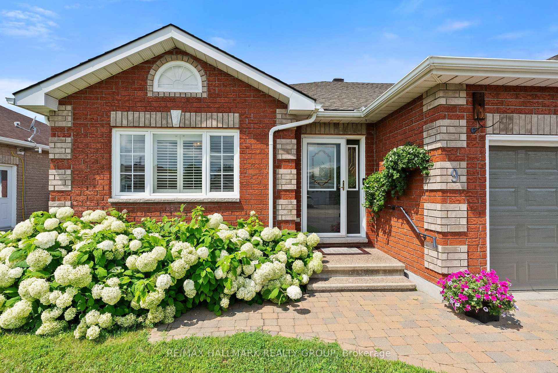 Photo 2 of 9 Dr Gordon Crescent, North Grenville, Kemptville — HOMEH