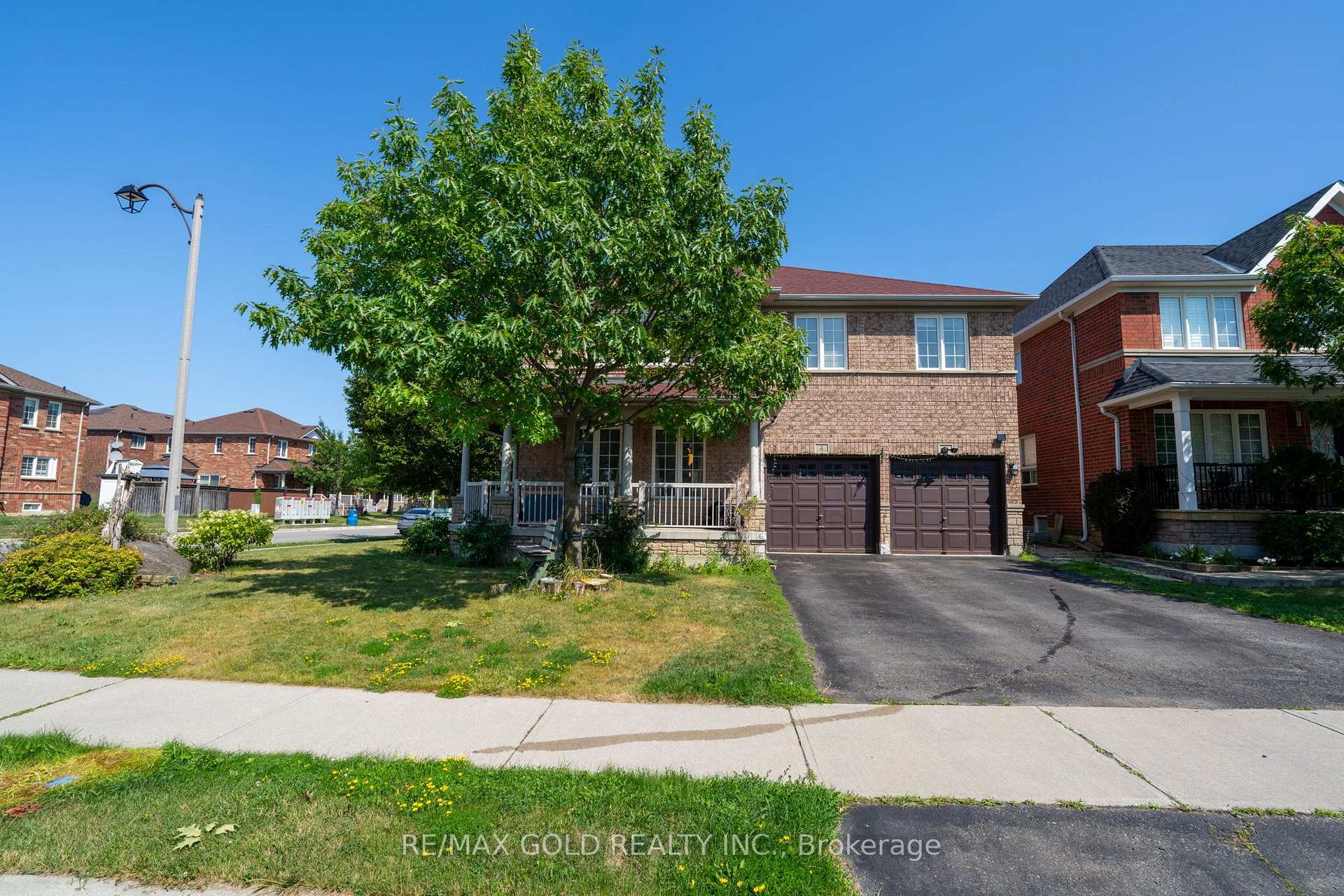 Photo 2 of 4 Sunnyview Road, Brampton, Fletcher's Meadow — HOMEH