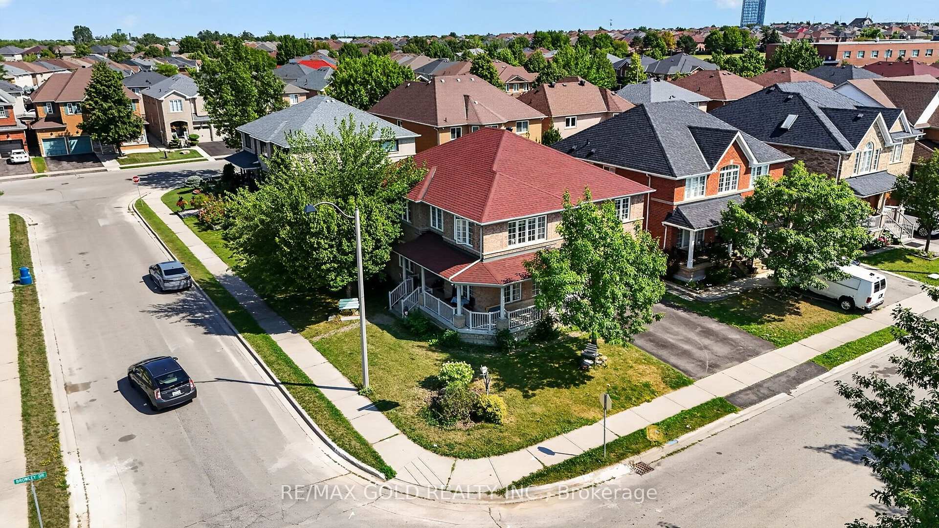 Photo 3 of 4 Sunnyview Road, Brampton, Fletcher's Meadow — HOMEH