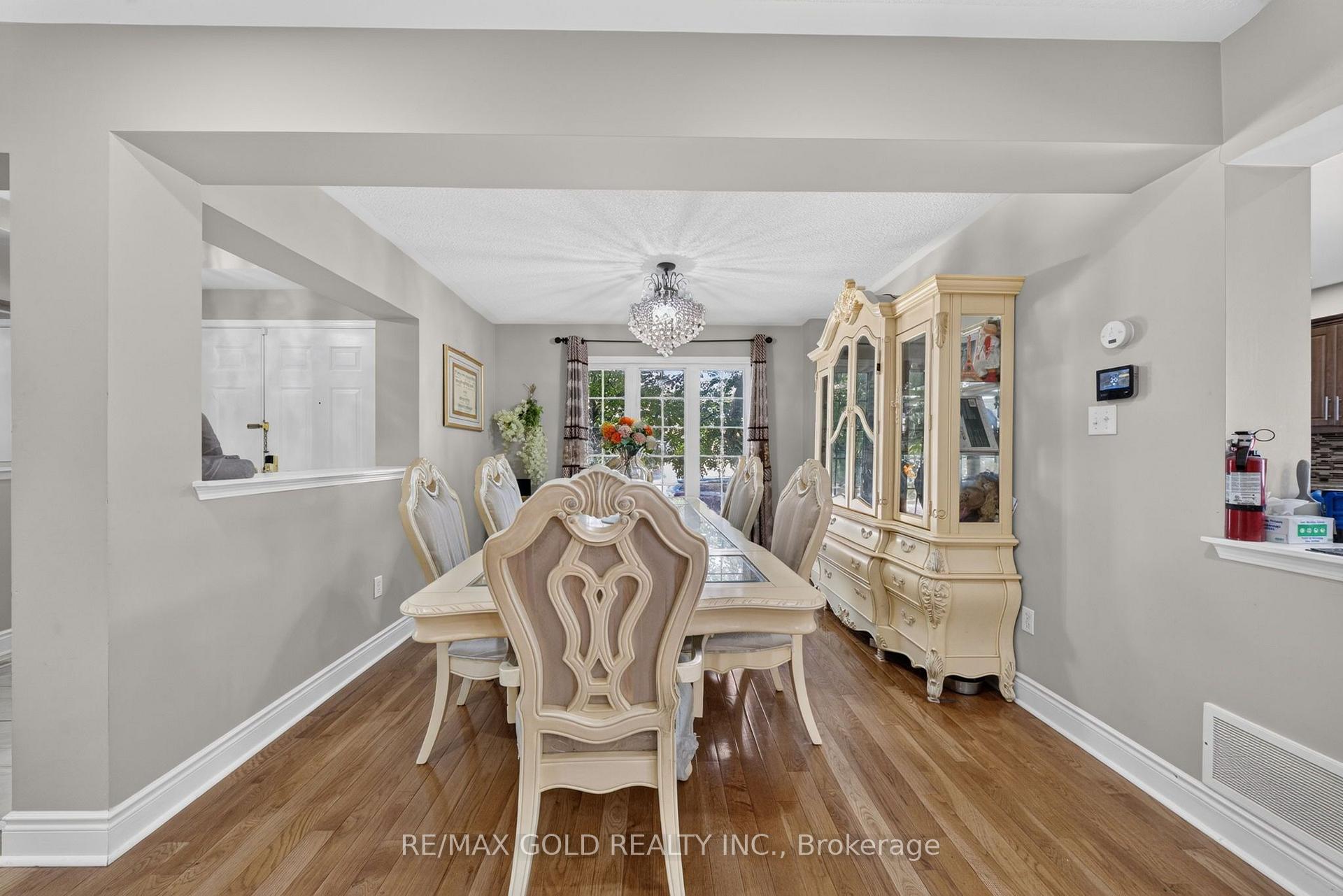 Photo 10 of 4 Sunnyview Road, Brampton, Fletcher's Meadow — HOMEH