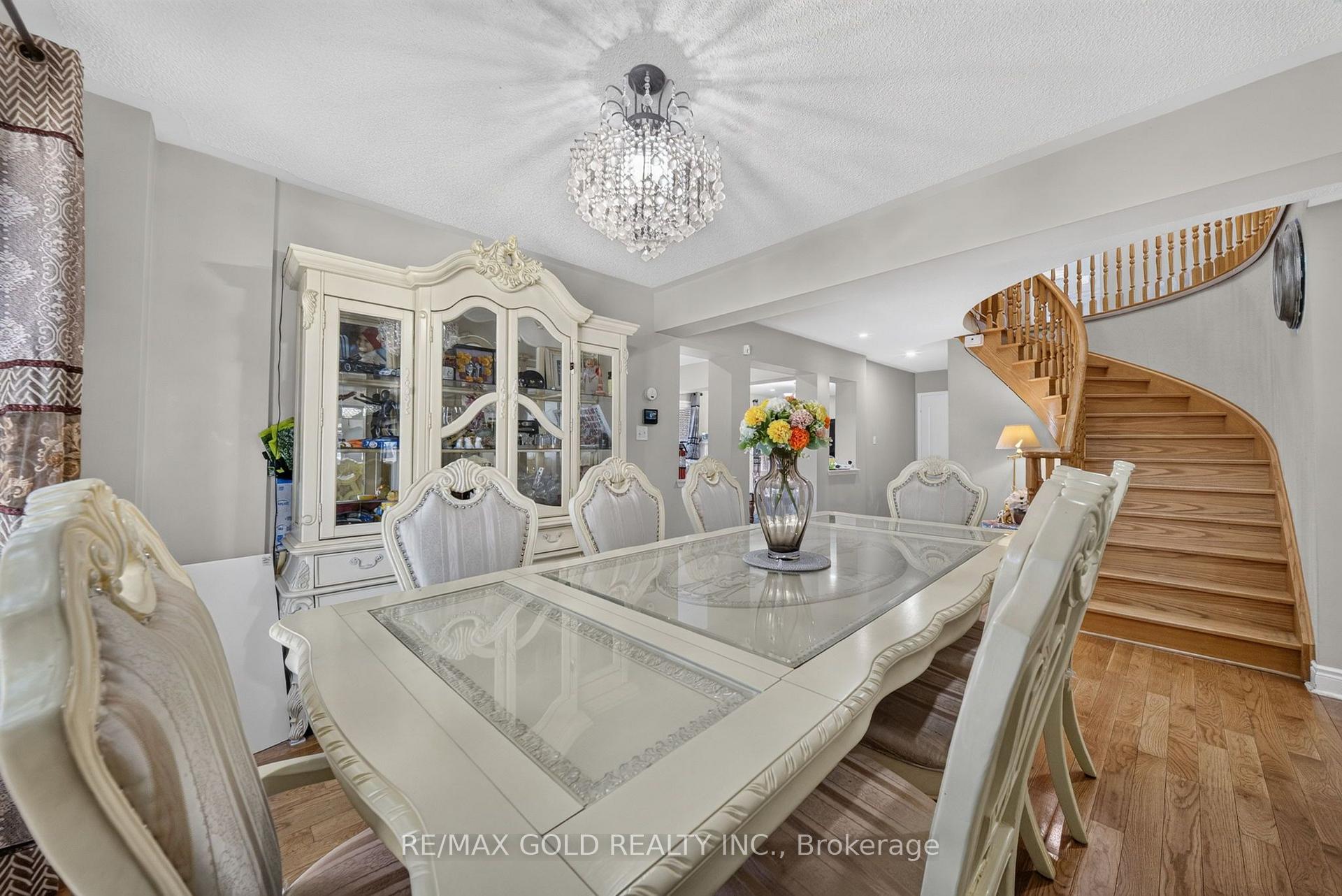 Photo 11 of 4 Sunnyview Road, Brampton, Fletcher's Meadow — HOMEH