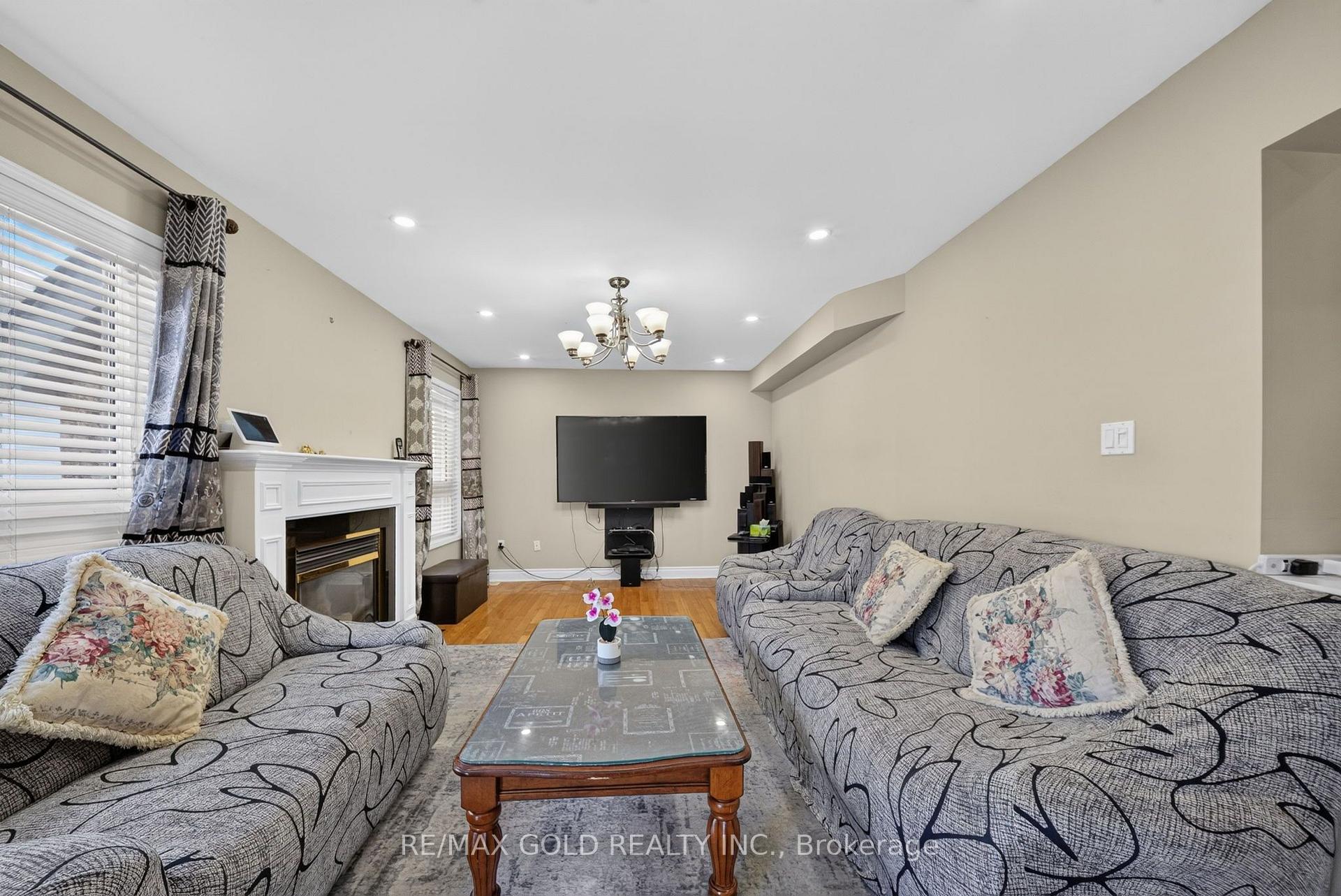 Photo 14 of 4 Sunnyview Road, Brampton, Fletcher's Meadow — HOMEH