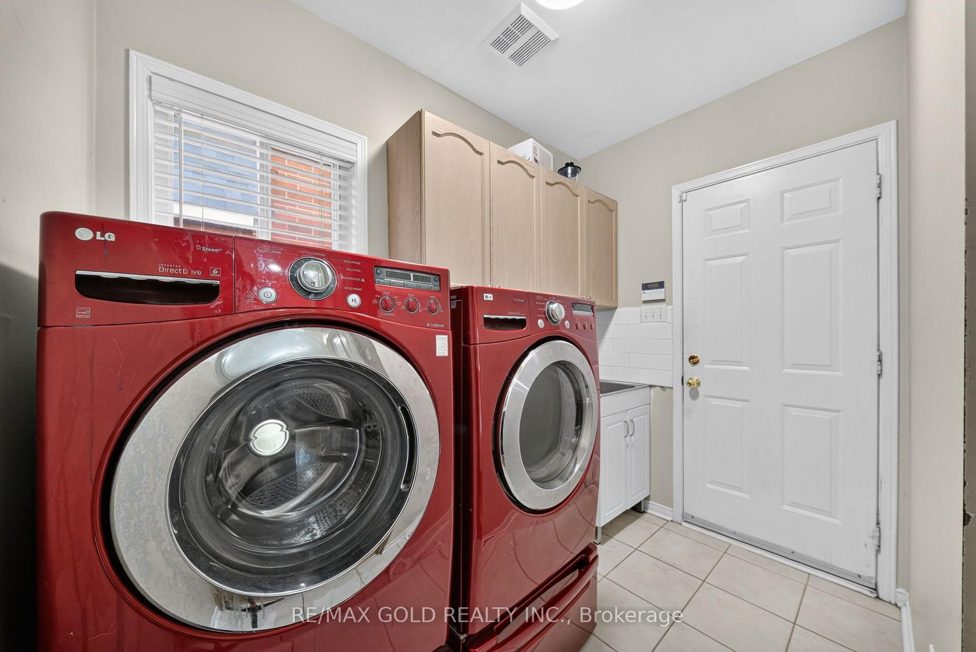 Photo 17 of 4 Sunnyview Road, Brampton, Fletcher's Meadow — HOMEH