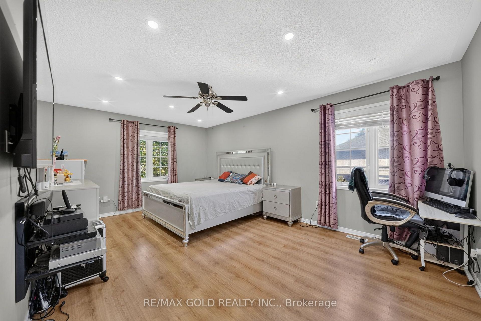 Photo 20 of 4 Sunnyview Road, Brampton, Fletcher's Meadow — HOMEH