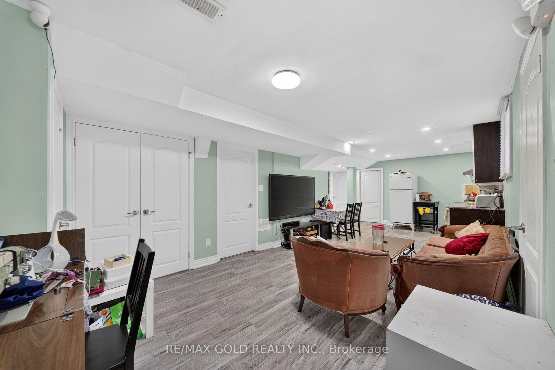 Photo 36 of 4 Sunnyview Road, Brampton, Fletcher's Meadow — HOMEH