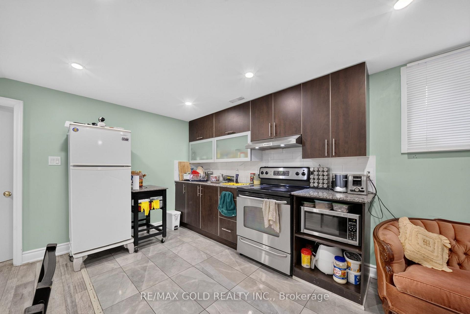 Photo 37 of 4 Sunnyview Road, Brampton, Fletcher's Meadow — HOMEH