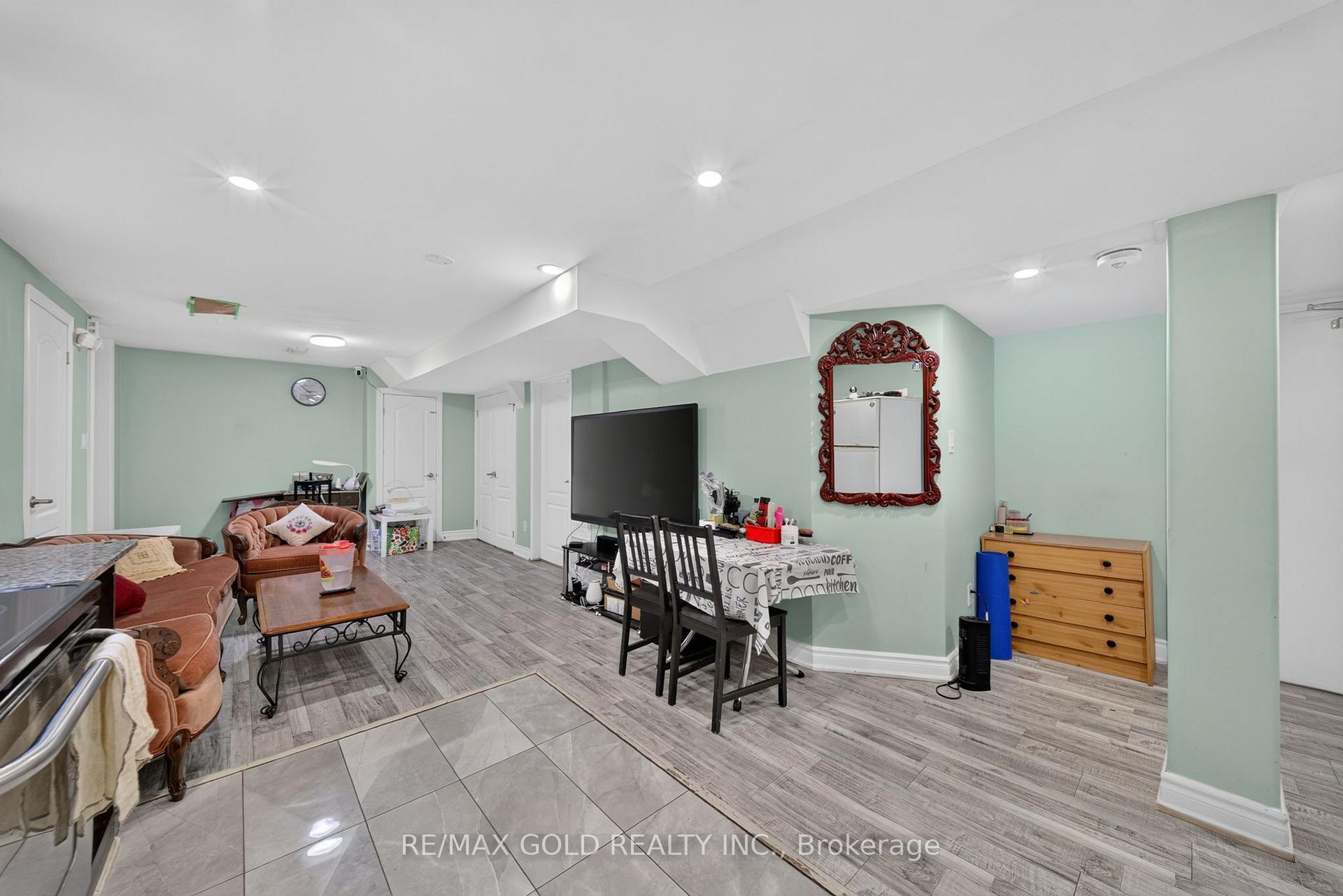 Photo 38 of 4 Sunnyview Road, Brampton, Fletcher's Meadow — HOMEH