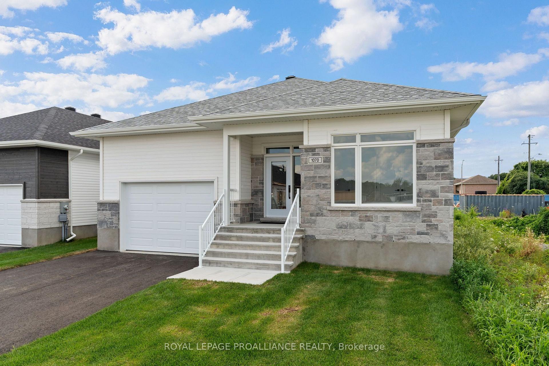 Photo 2 of 1070 Turner Drive, Brockville, Brockville — HOMEH