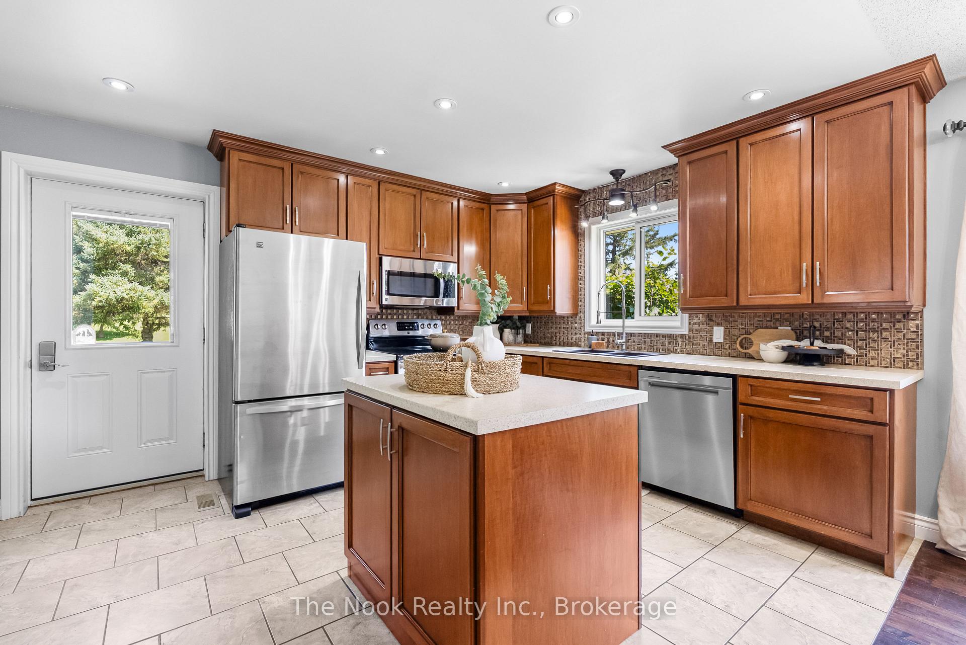 Photo 7 of 8106 County 10 Road, Port Hope, Garden Hill — HOMEH