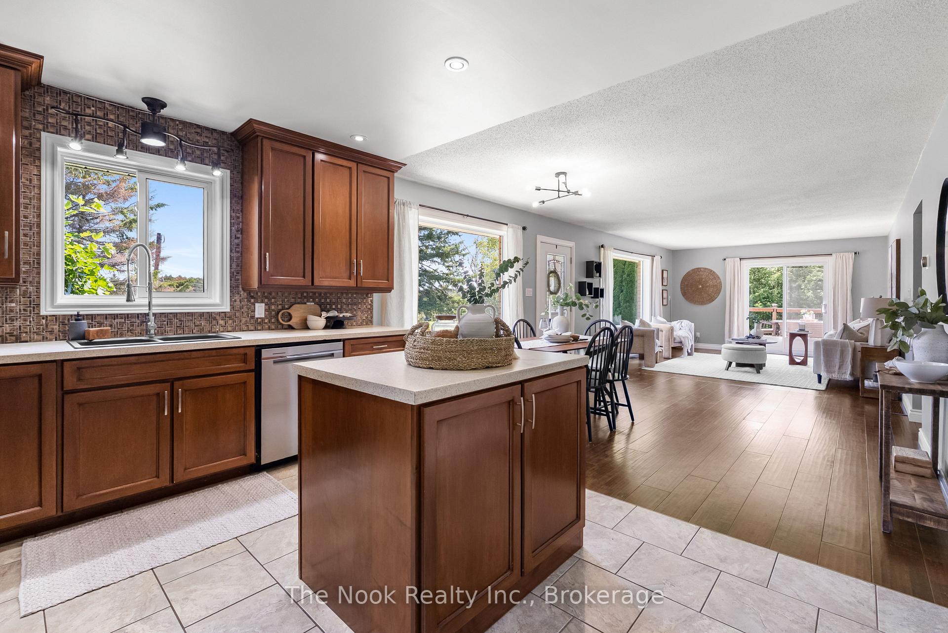Photo 11 of 8106 County 10 Road, Port Hope, Garden Hill — HOMEH