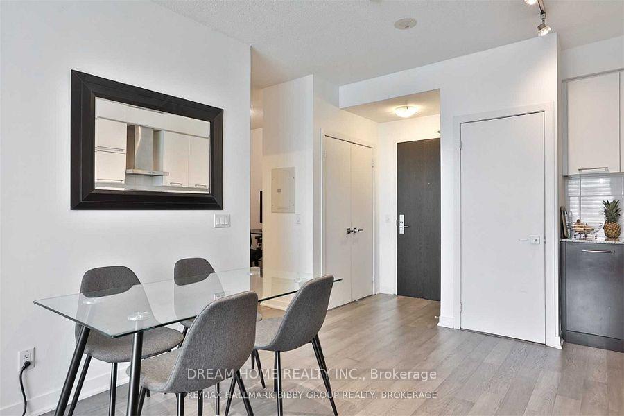 Photo 5 of Unit 2405, 770 Bay Street, Toronto, Bay Street Corridor — HOMEH