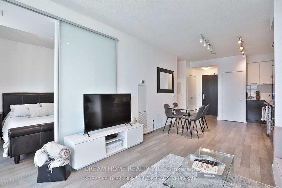 Photo 8 of Unit 2405, 770 Bay Street, Toronto, Bay Street Corridor — HOMEH