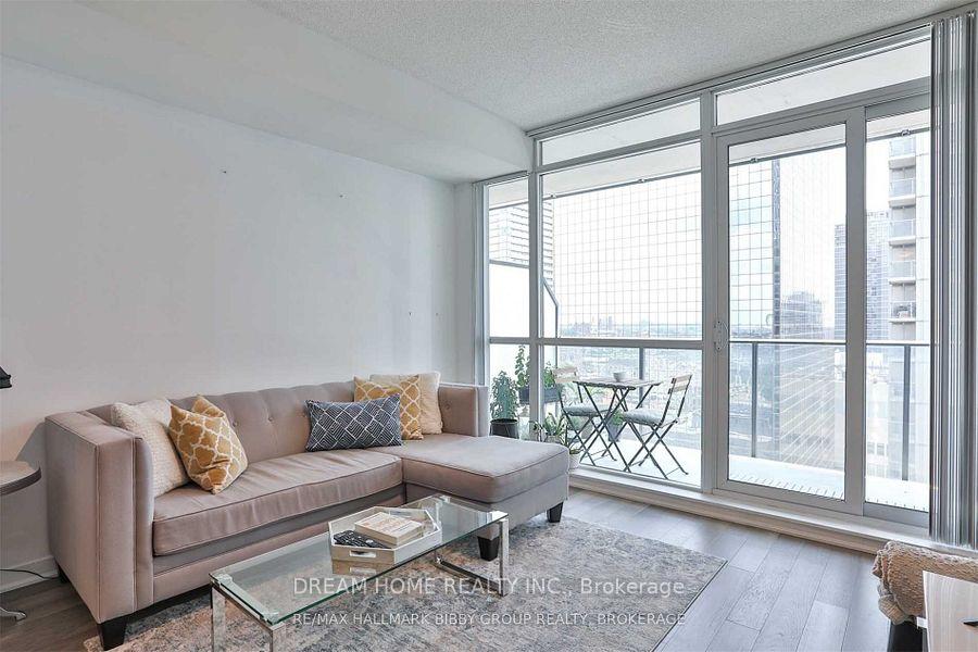 Photo 9 of Unit 2405, 770 Bay Street, Toronto, Bay Street Corridor — HOMEH