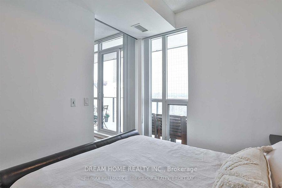 Photo 13 of Unit 2405, 770 Bay Street, Toronto, Bay Street Corridor — HOMEH