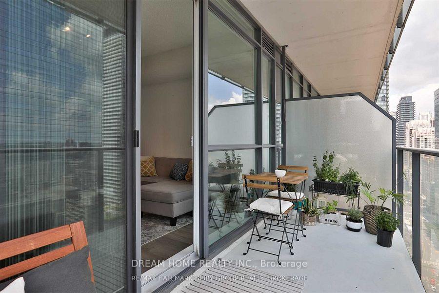 Photo 16 of Unit 2405, 770 Bay Street, Toronto, Bay Street Corridor — HOMEH