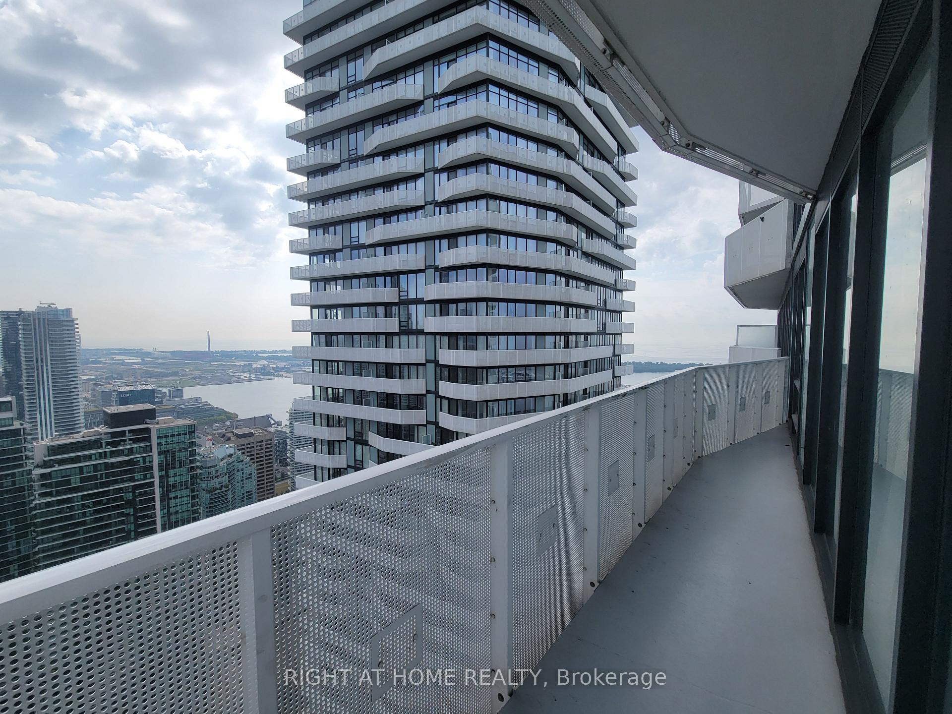 Photo 5 of Unit 6504, 100 Harbour Street, Toronto, Waterfront Communities — HOMEH