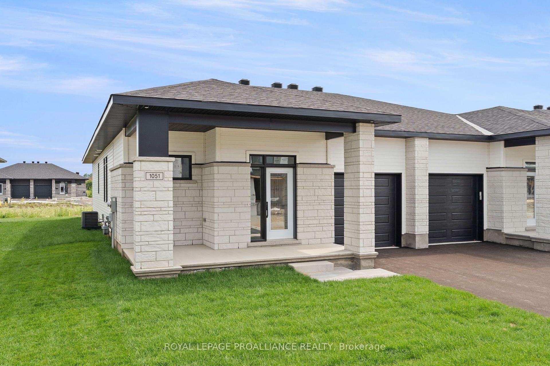 Photo 2 of 1051 Moore Street, Brockville, Brockville — HOMEH