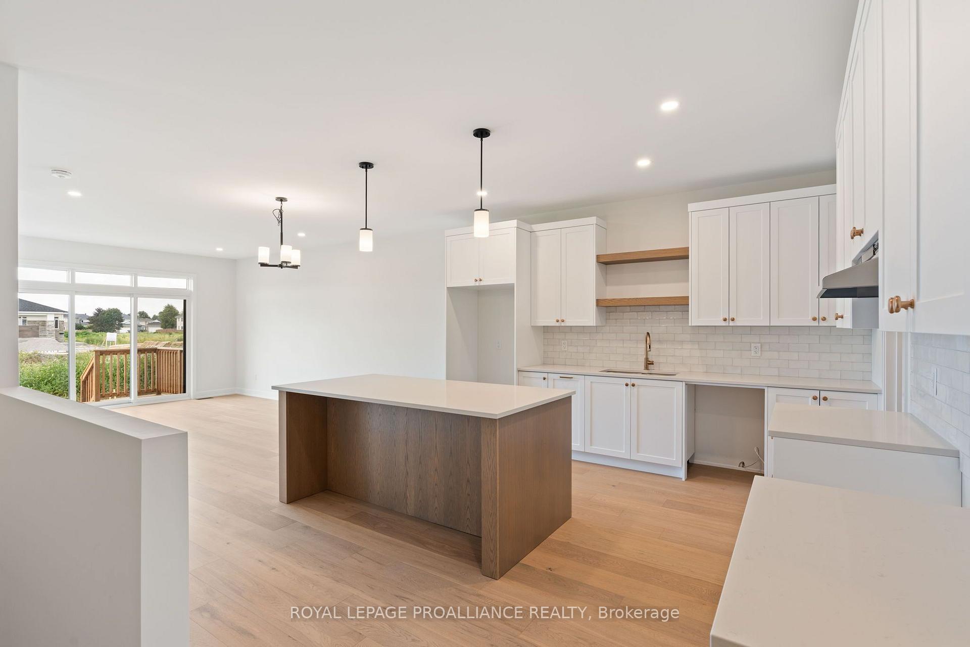 Photo 14 of 1051 Moore Street, Brockville, Brockville — HOMEH