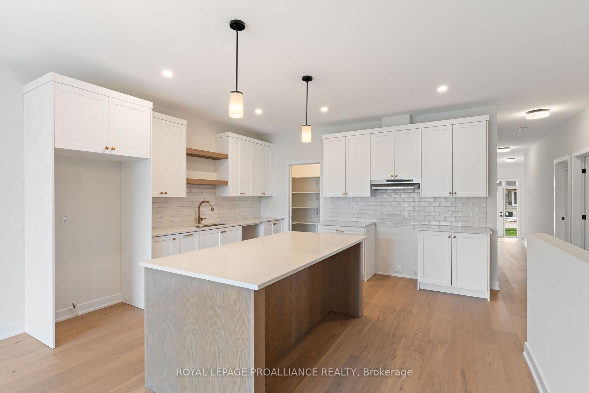 Photo 16 of 1051 Moore Street, Brockville, Brockville — HOMEH