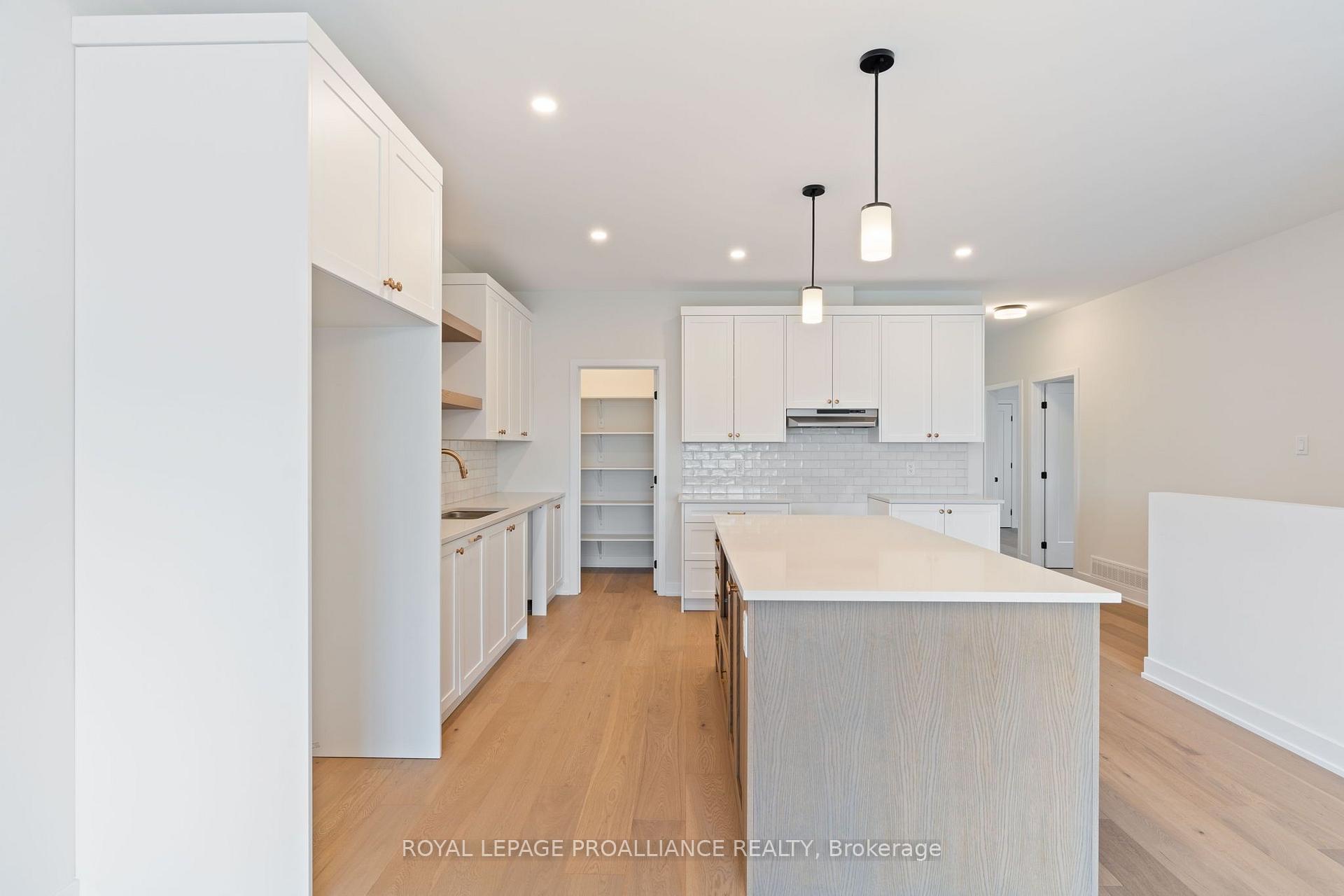 Photo 17 of 1051 Moore Street, Brockville, Brockville — HOMEH