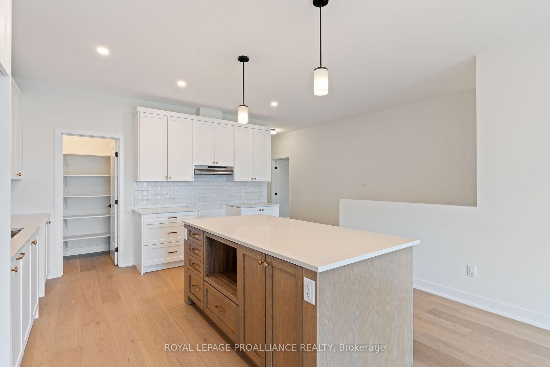 Photo 18 of 1051 Moore Street, Brockville, Brockville — HOMEH