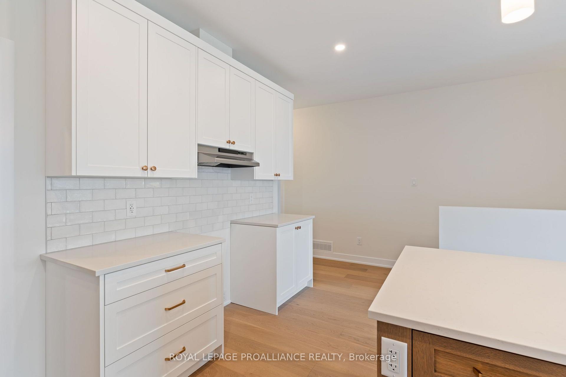 Photo 19 of 1051 Moore Street, Brockville, Brockville — HOMEH