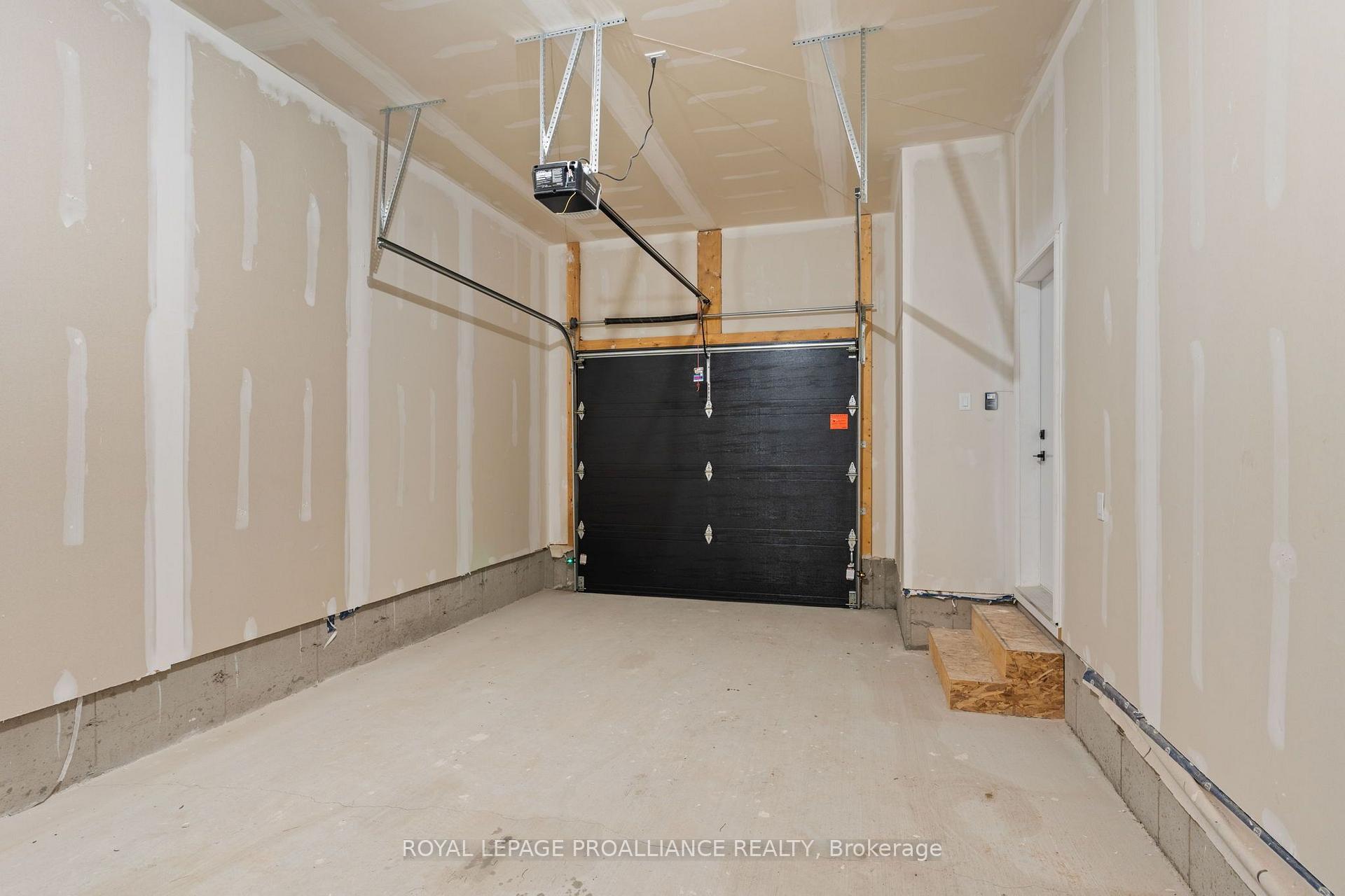Photo 37 of 1051 Moore Street, Brockville, Brockville — HOMEH