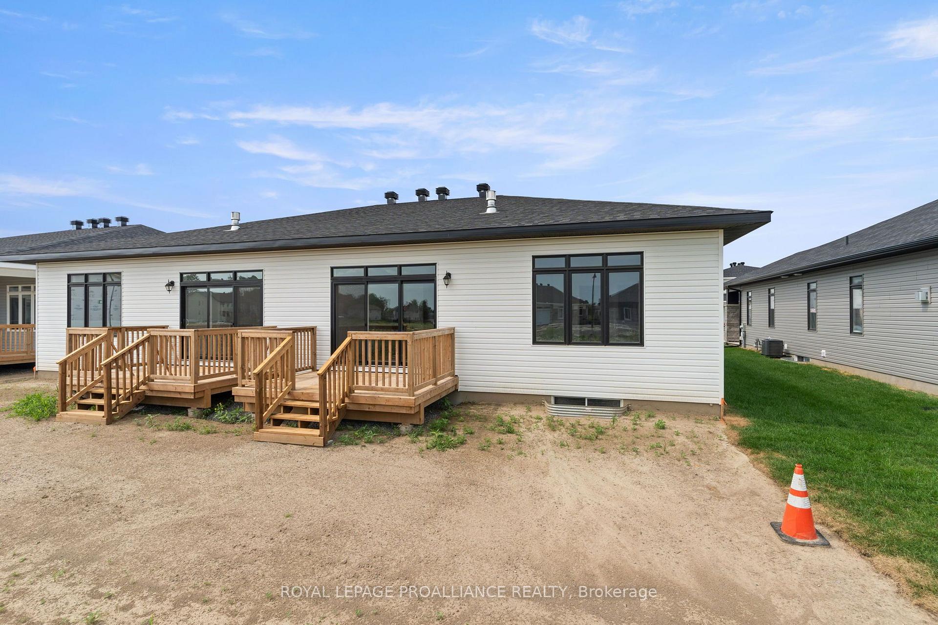 Photo 41 of 1051 Moore Street, Brockville, Brockville — HOMEH