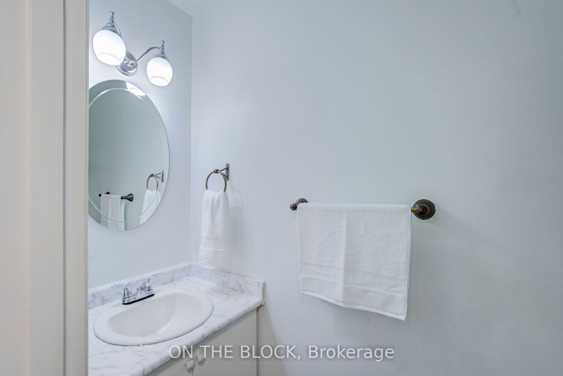 Photo 3 of 7 Chopin Court, Whitby, Lynde Creek — HOMEH