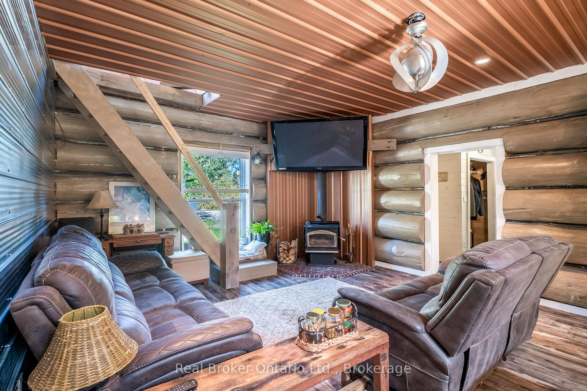 Photo 5 of 68 Talbot Drive, Brock, Beaverton — HOMEH